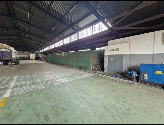 3,029M² WAREHOUSE TO LET IN CITY & SUBURBAN